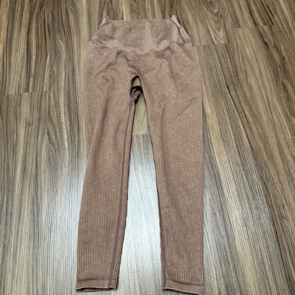 Balance Athletica women sz M “The Channel Pant” cropped leggings - Picture 1 of 8